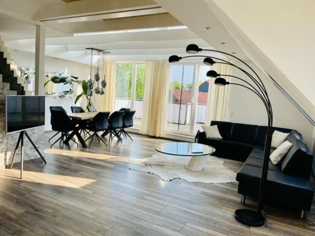 Apartment 160Qm 5 Schlafzimmer 1 Wohnzimmer Terrasse Und Balkon Wilhelmshaven Exterior foto